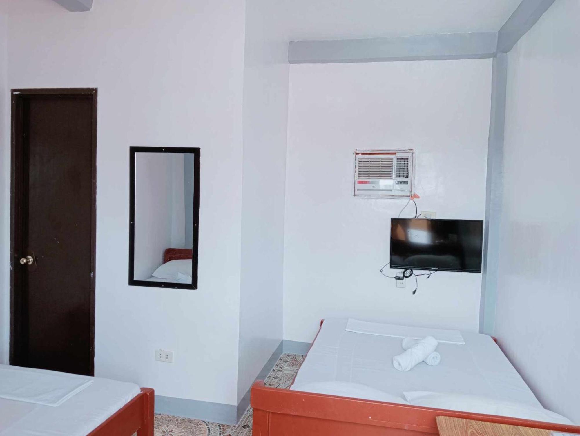 Ludy'S 2 Pension House Carles Екстер'єр фото