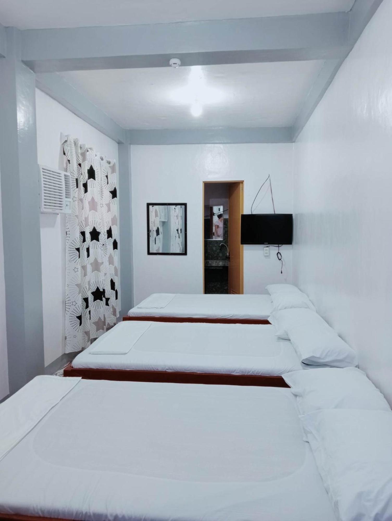 Ludy'S 2 Pension House Carles Номер фото
