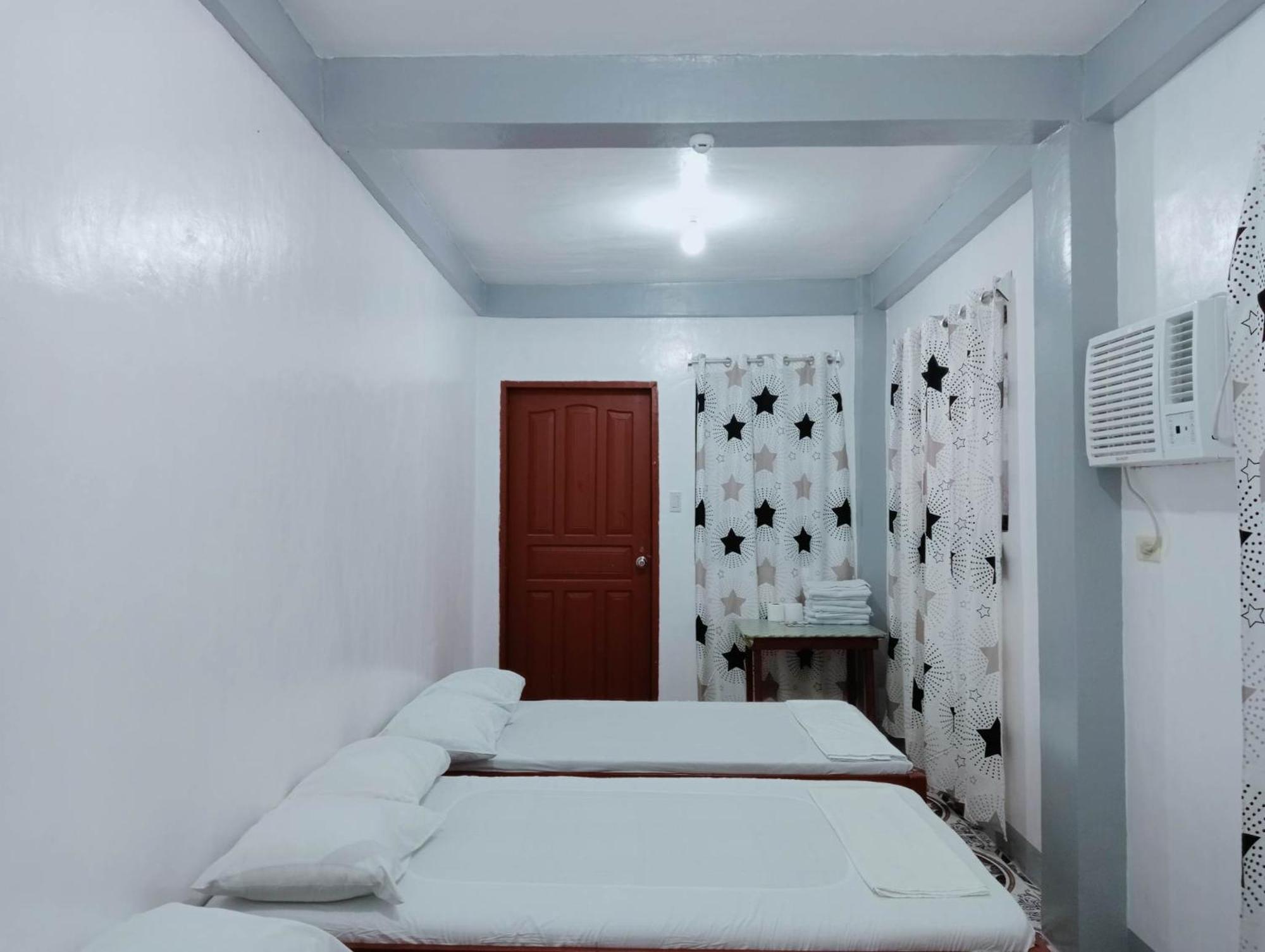 Ludy'S 2 Pension House Carles Номер фото